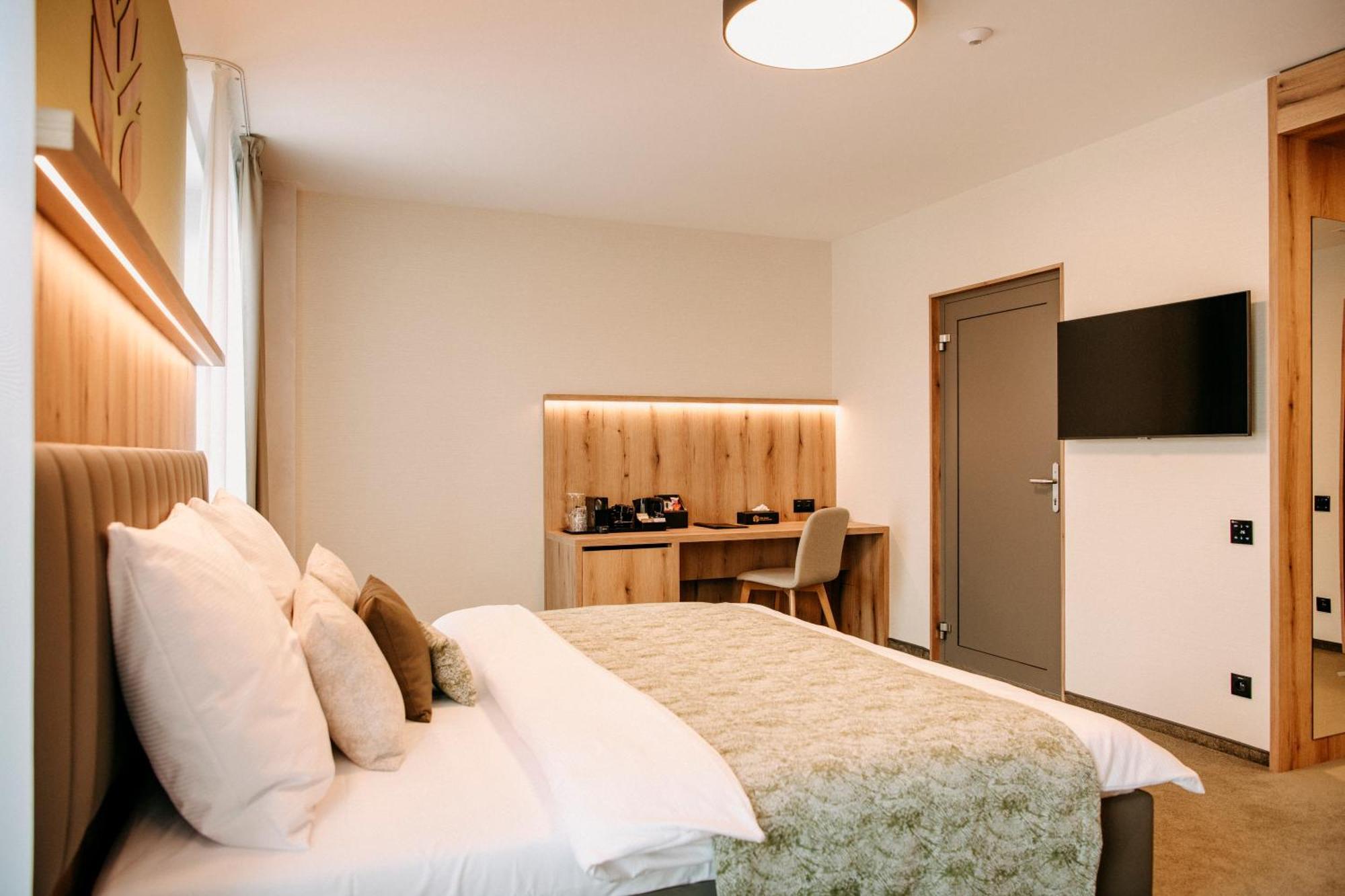 Rm Hotel Wellness & Congress Prievidza Buitenkant foto