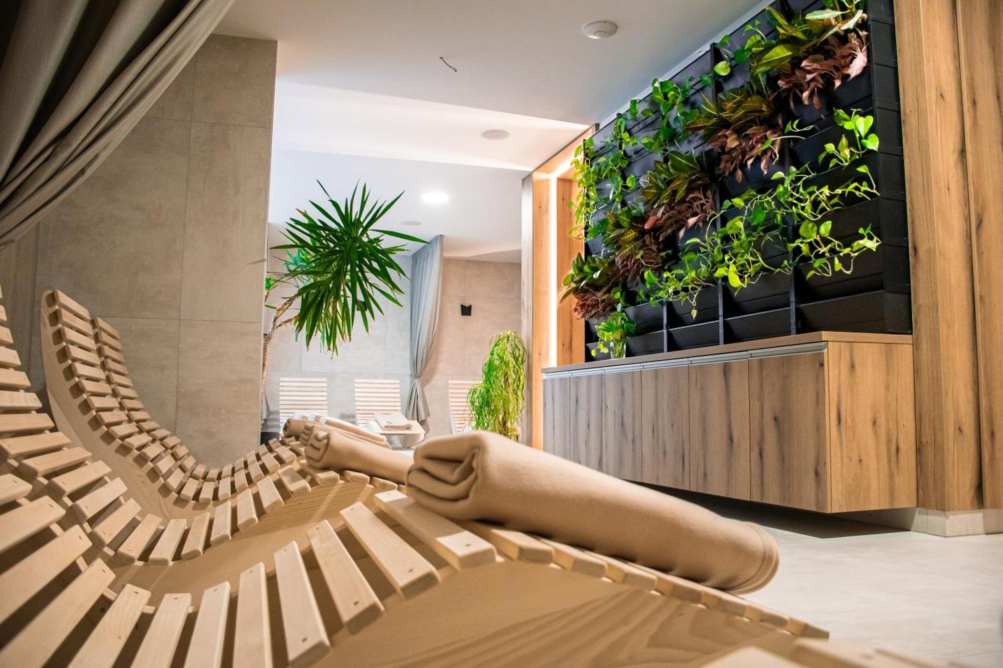 Rm Hotel Wellness & Congress Prievidza Buitenkant foto