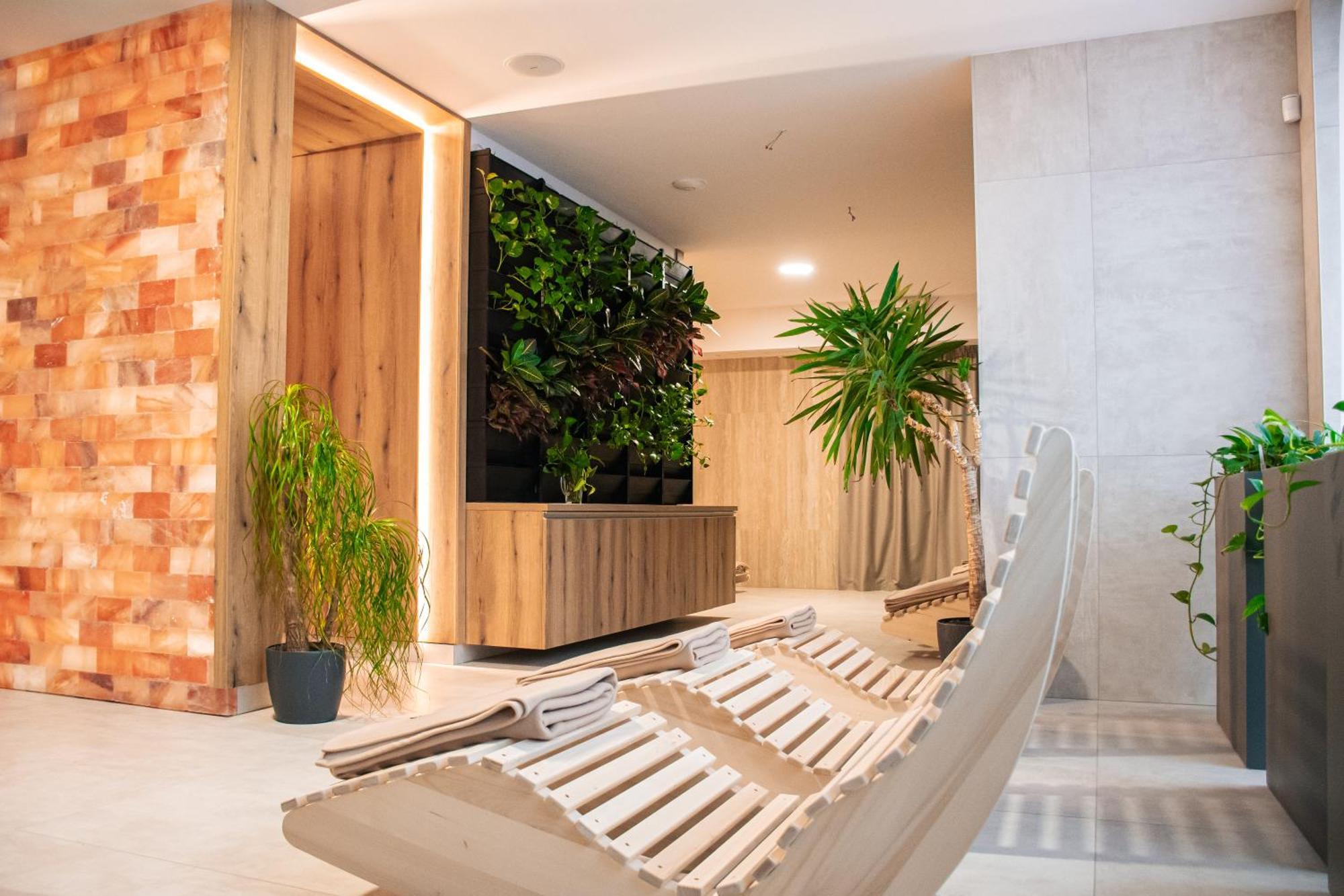 Rm Hotel Wellness & Congress Prievidza Buitenkant foto