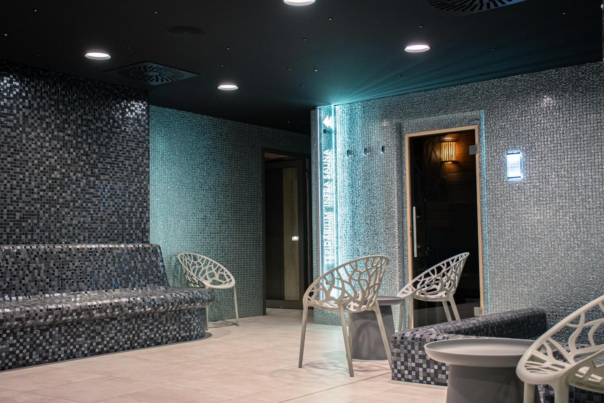 Rm Hotel Wellness & Congress Prievidza Buitenkant foto
