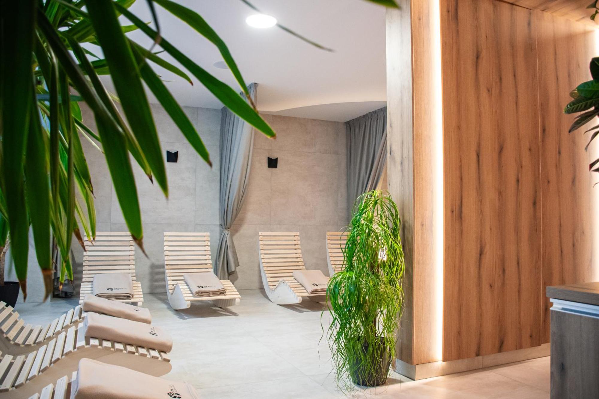 Rm Hotel Wellness & Congress Prievidza Buitenkant foto