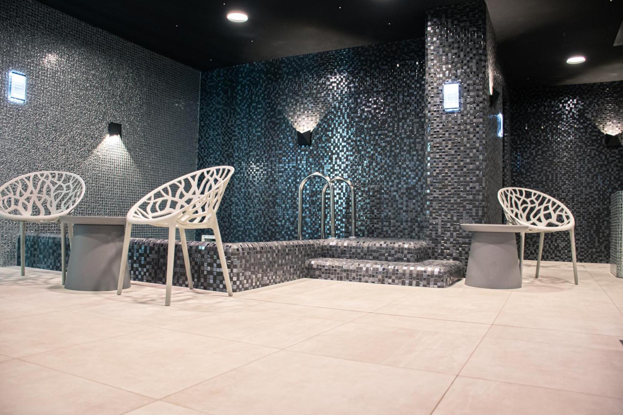 Rm Hotel Wellness & Congress Prievidza Buitenkant foto