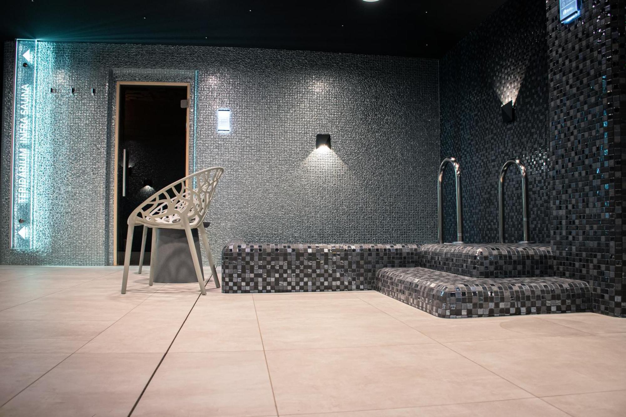 Rm Hotel Wellness & Congress Prievidza Buitenkant foto