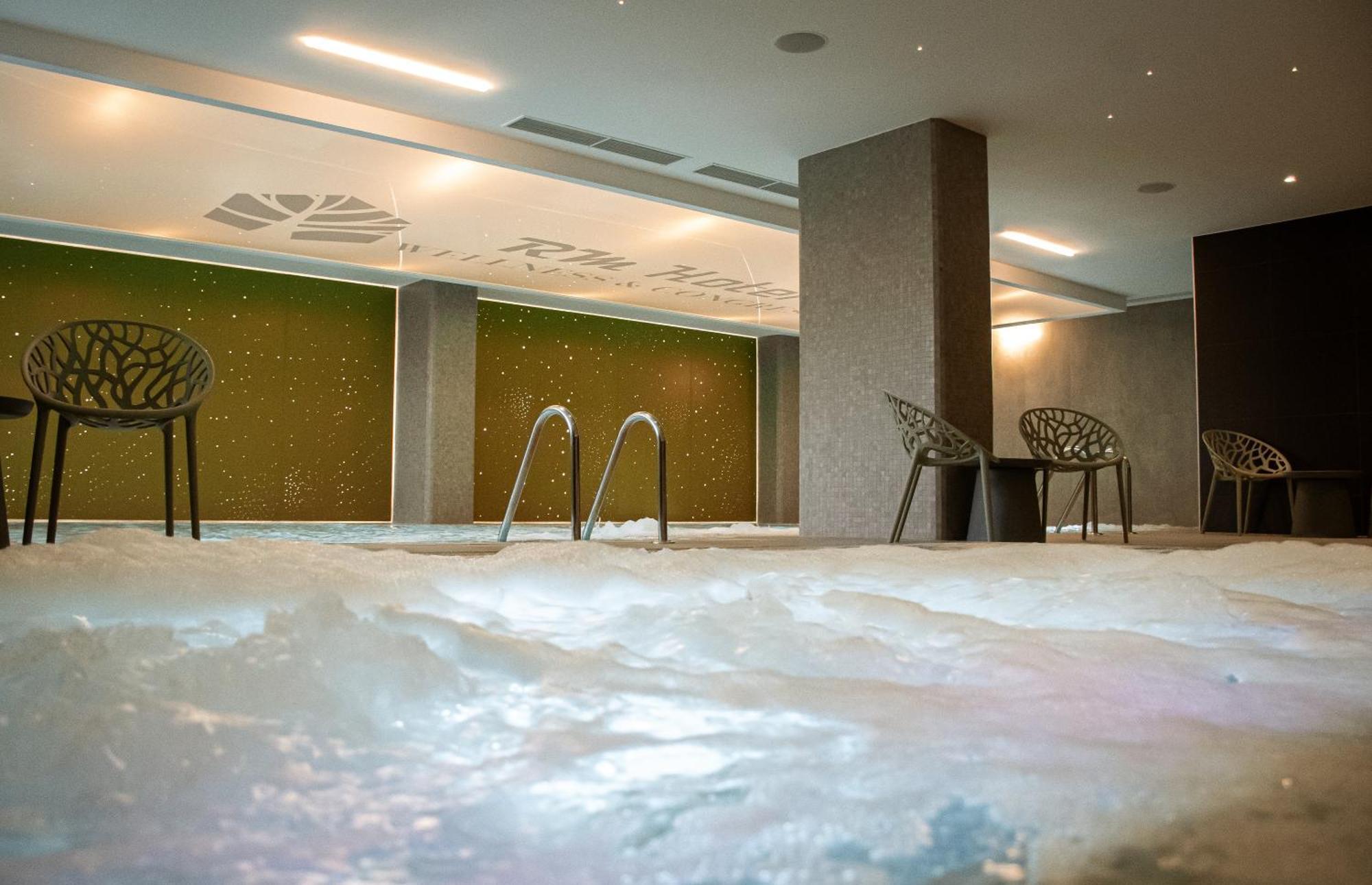 Rm Hotel Wellness & Congress Prievidza Buitenkant foto