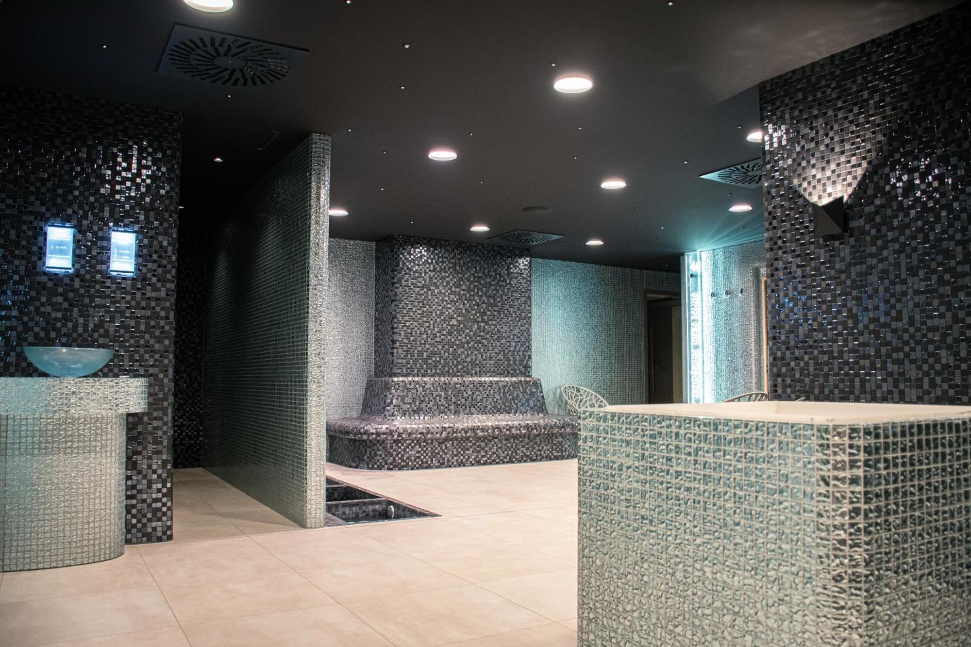 Rm Hotel Wellness & Congress Prievidza Buitenkant foto