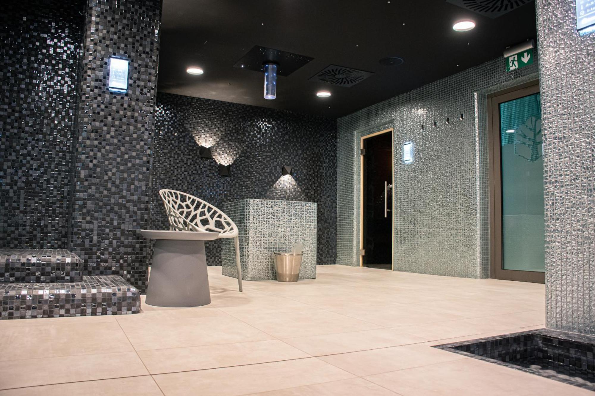 Rm Hotel Wellness & Congress Prievidza Buitenkant foto