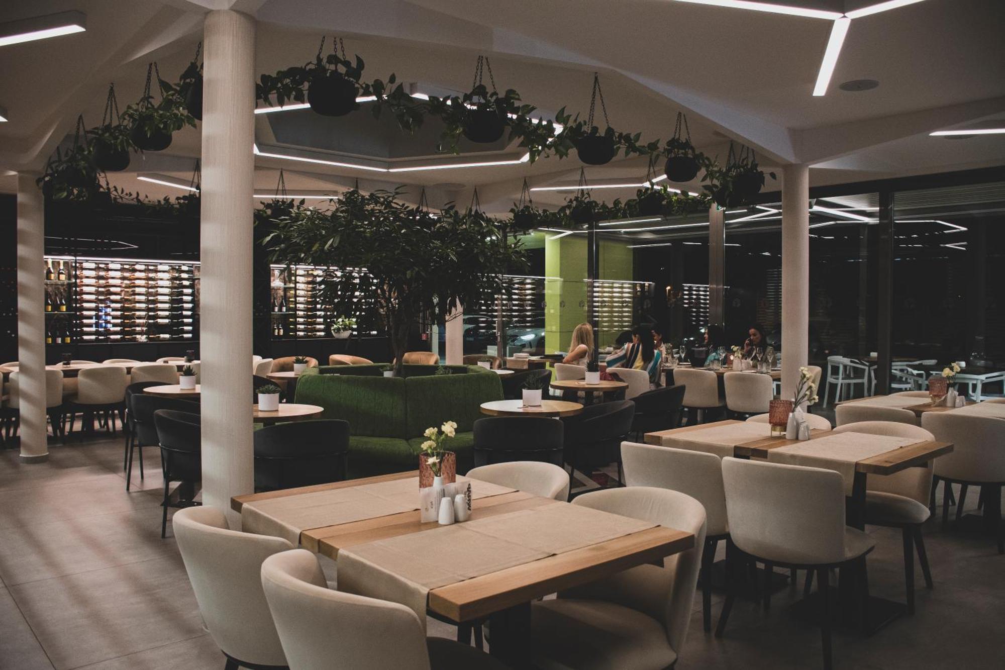 Rm Hotel Wellness & Congress Prievidza Buitenkant foto