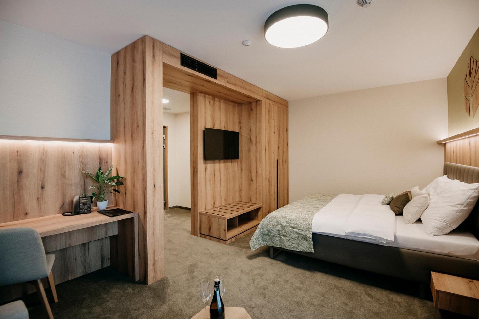 Rm Hotel Wellness & Congress Prievidza Buitenkant foto