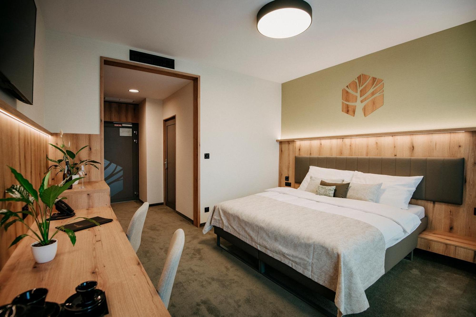 Rm Hotel Wellness & Congress Prievidza Buitenkant foto