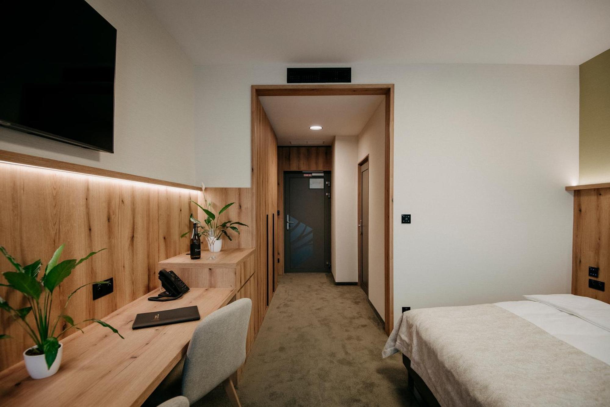 Rm Hotel Wellness & Congress Prievidza Buitenkant foto