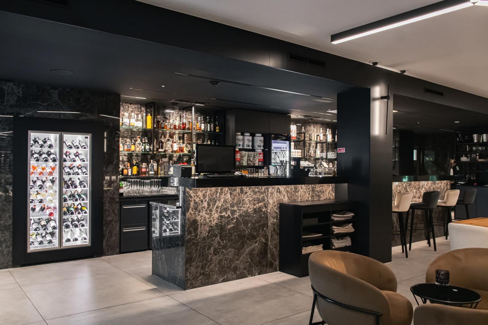 Rm Hotel Wellness & Congress Prievidza Buitenkant foto